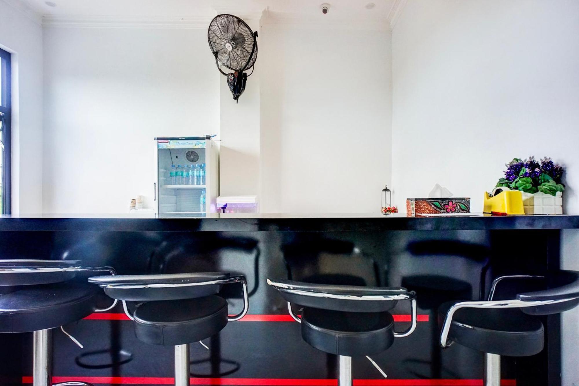 Capital O 94254 Dental Inn 반다 아세흐 외부 사진